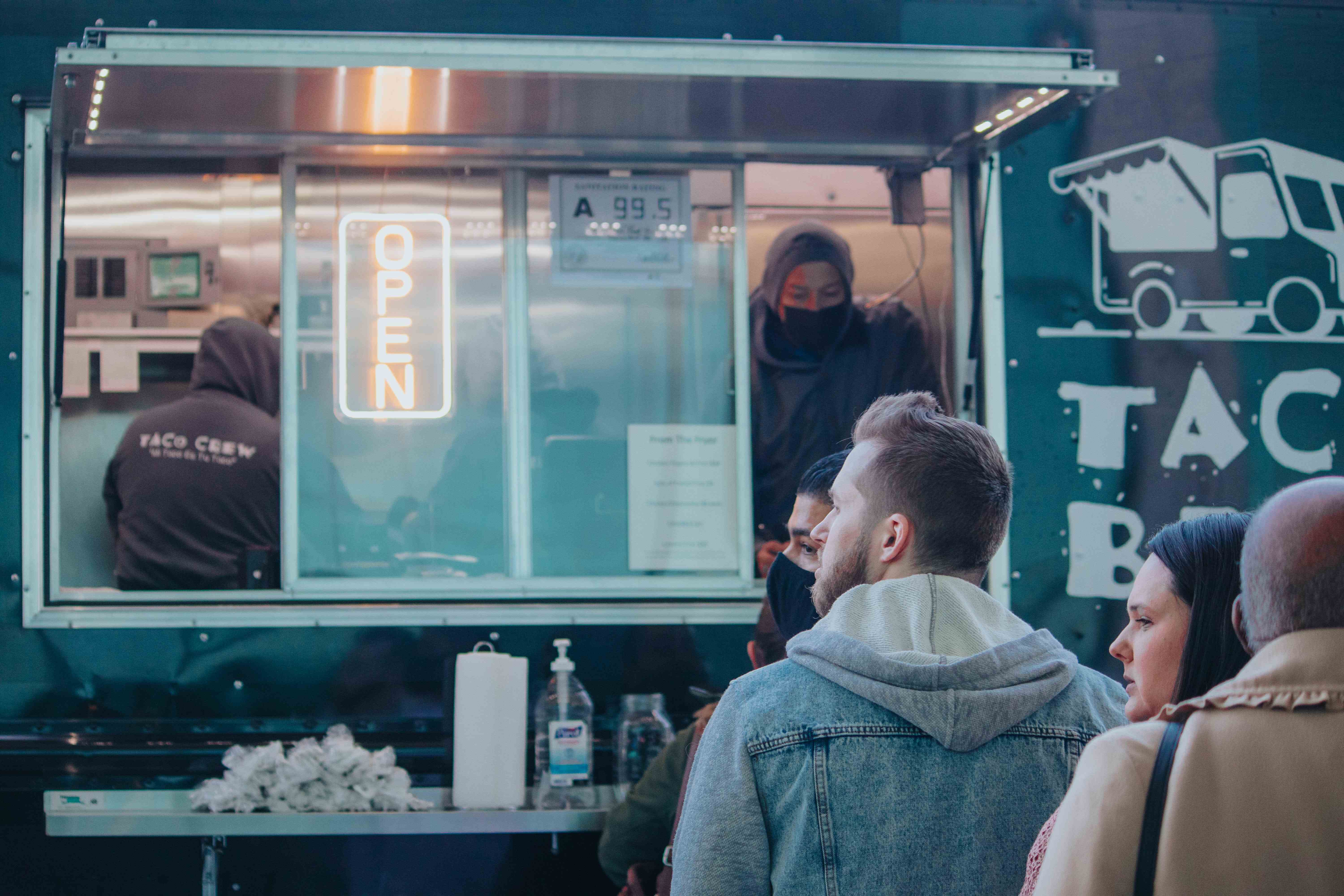 Transform your food truck into the go-to option for customers with location-based reminders and push messages. Consider enticing incentives, such as rewarding a free burrito bowl after 10 visits.
